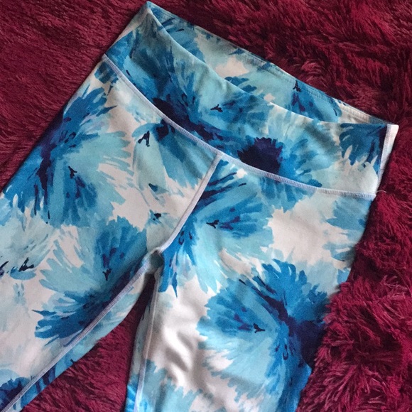 Fabletics tropical bloom capris leggings - Picture 2 of 6